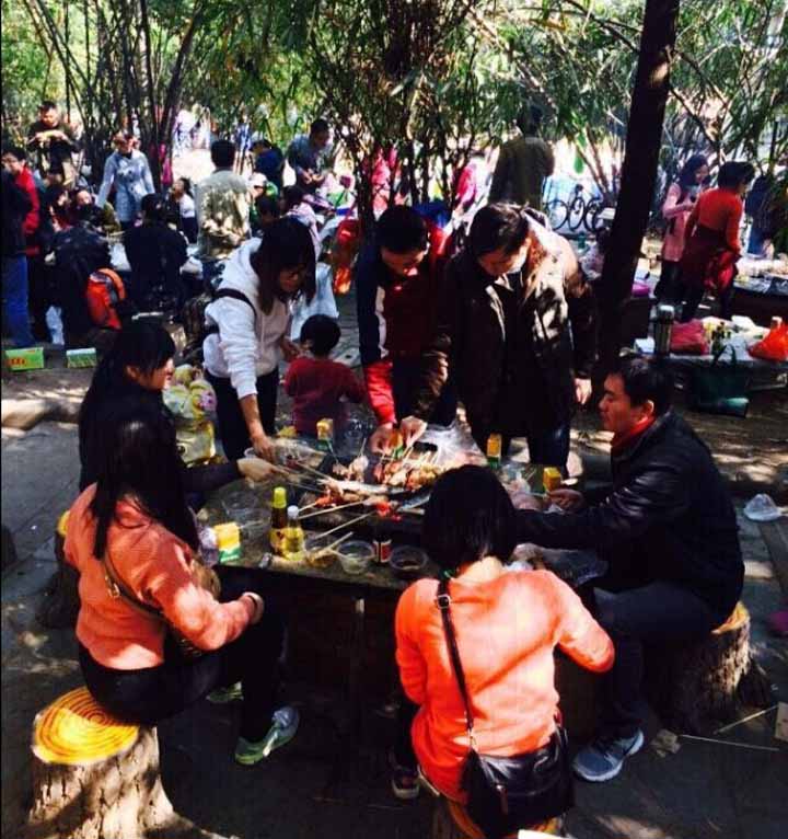 濃情冬日，戶(hù)外燒烤話情誼